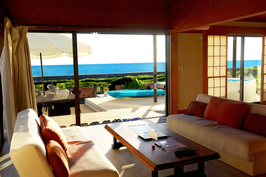 オーシャンリゾート館山 Tハウス｜千葉県・館山・南房総｜オーシャンビューの開放的なリビング