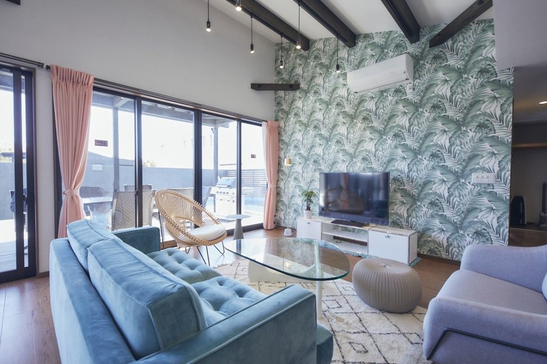 オーシャンリゾート館山 プールハウス｜千葉県・館山・南房総｜部屋の窓からプールが一望出来ます