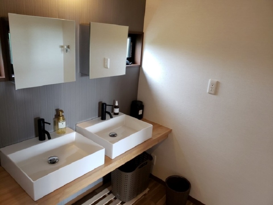 オーシャンリゾート館山 プールハウス｜千葉県・館山・南房総｜モダンな洗面カウンター