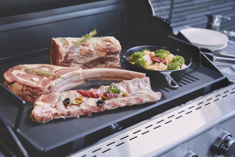 千葉県 館山・南房総のコテージ｜オーシャンリゾート館山 BBQハウスの写真：アメリカ製大型BBQコンロ