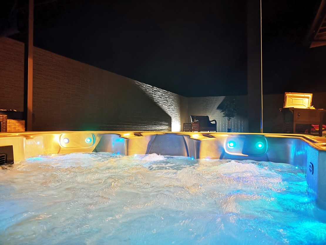オーシャンリゾート館山 BBQハウス｜千葉県・館山・南房総｜6名同時に入れる温水対応大型ジャグジー