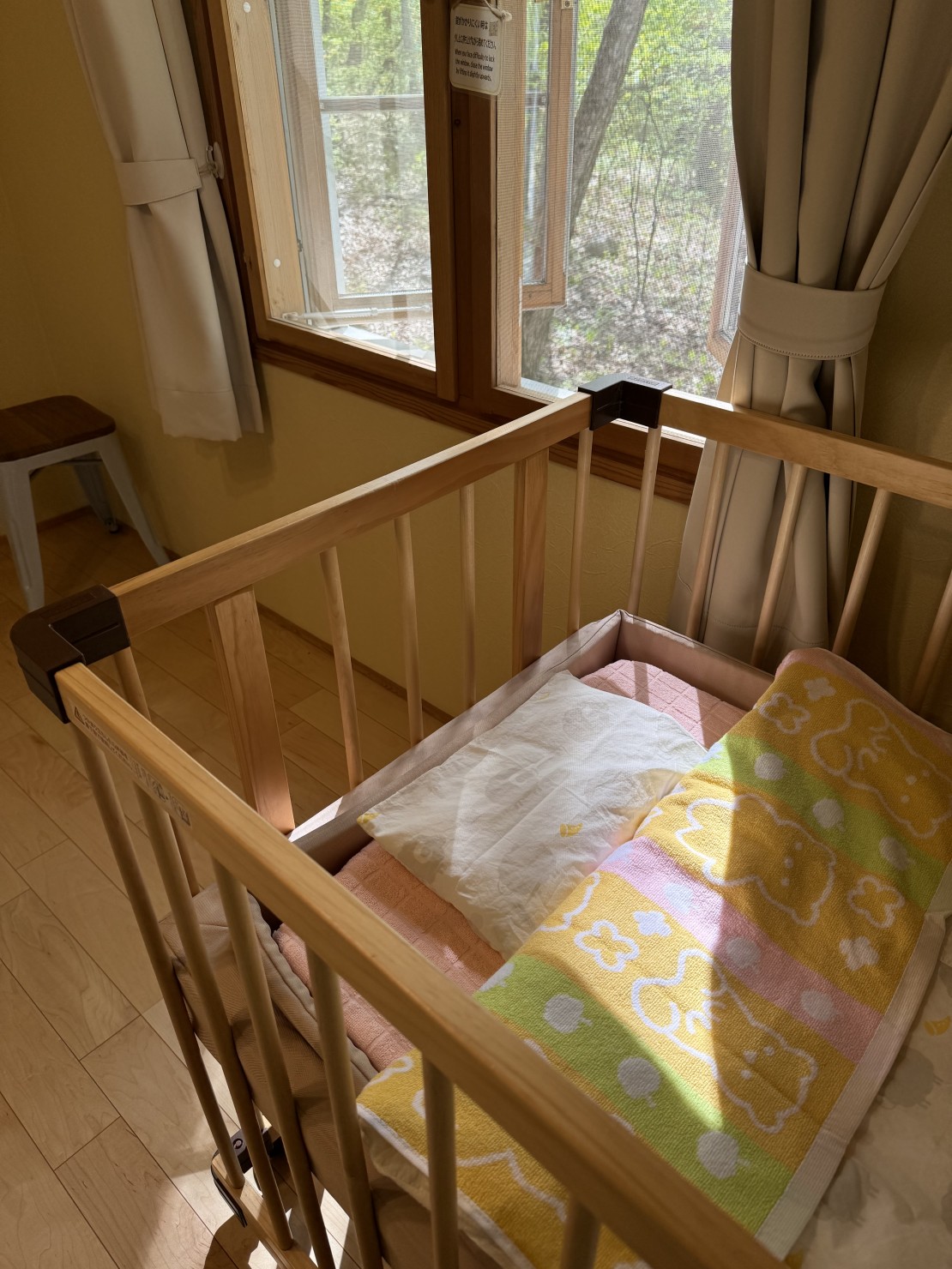 Second House sch-sch（スクスク）｜群馬県・北軽井沢・嬬恋・万座｜ご希望の方にはベビーベッドをご用意させていただきます。赤ちゃんと一緒にいつも通りのペースで旅してみませんか。