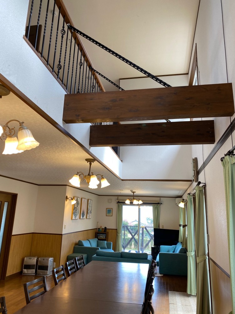 静岡県 伊豆高原のコテージ｜ラシェール南川奈の写真：吹抜リビング