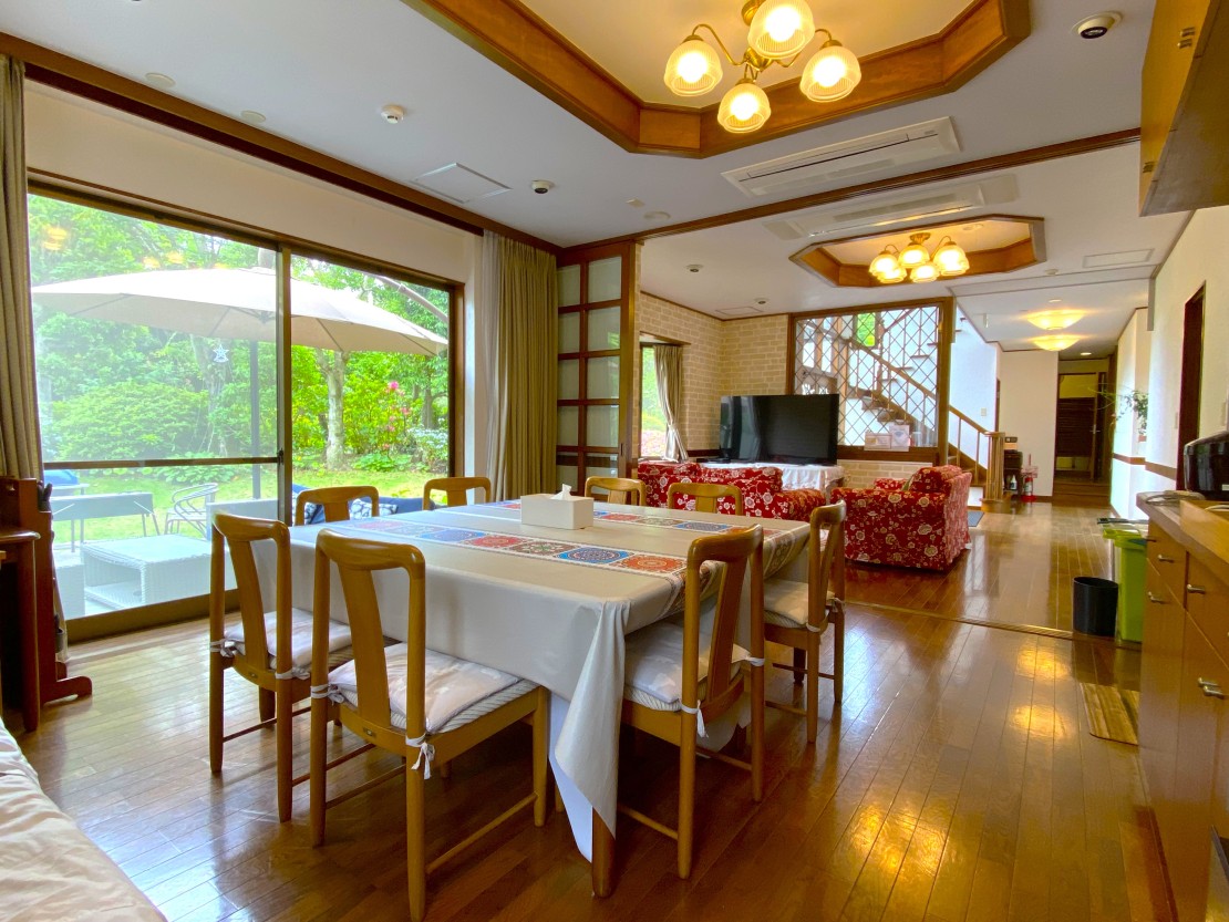 地中海の家｜静岡県・伊豆高原｜リビングダイニング