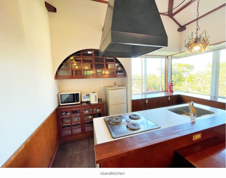 静岡県 伊豆高原のコテージ｜ヴィラセリーヌの写真：アイランドキッチン