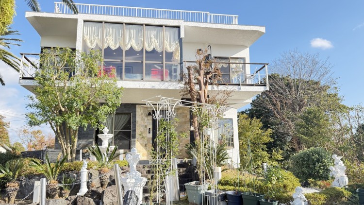 静岡県 伊豆高原のコテージ｜CLUB ROSARANCÈ IZUの写真：～バラと天使の庭園～　Angel Garden