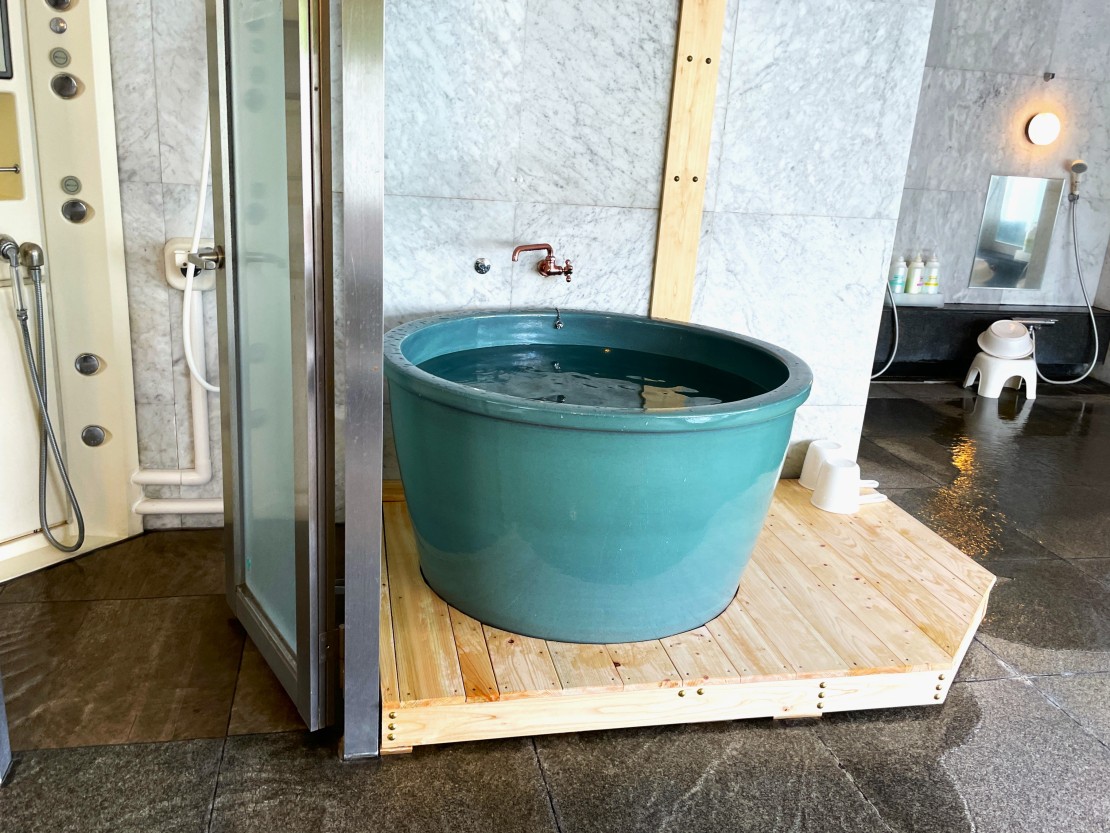 テルメ伊豆（旧　伊豆イグジット中央館）｜静岡県・中伊豆｜シャワーブース shower booth ※サウナ向かい側 opposite the souna