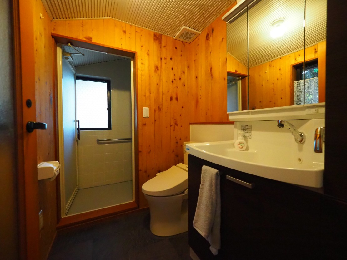 熱海ドーム山荘｜静岡県・熱海｜洗面台・シャワー室 powder space & shower room