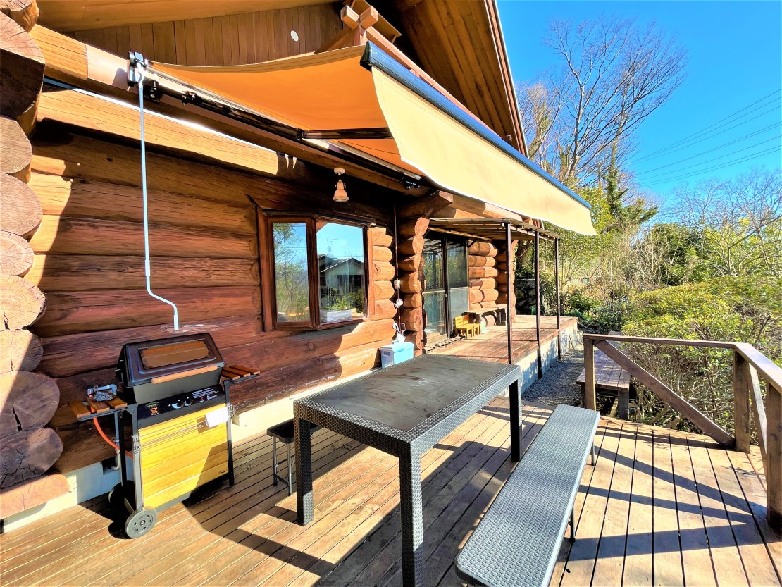 静岡県 伊豆高原のコテージ｜ウッドペッカーの写真：BBQテラス　BBQ terrace