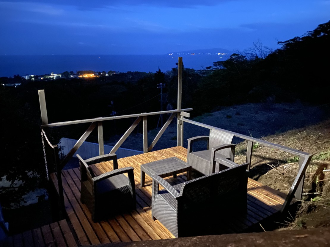 Shining Blue IZU（シャイニングブルー伊豆）｜静岡県・伊豆高原｜BBQ場ウッドデッキ　BBQ space wood deck