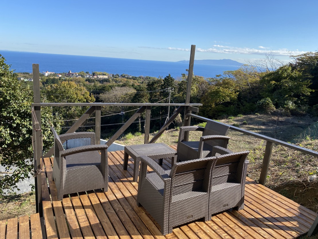 Shining Blue IZU（シャイニングブルー伊豆）｜静岡県・伊豆高原｜オーシャンビューウッドデッキ　ocean view wood deck