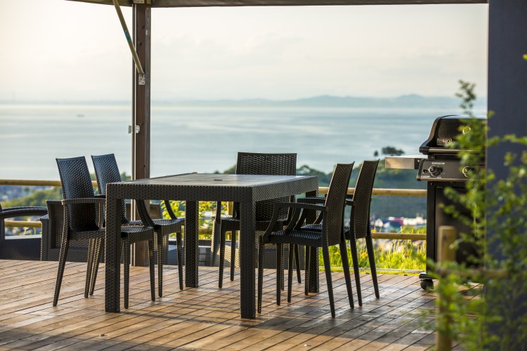 大阪府 大阪南部（堺・岸和田・関西空港）のグランピング｜SKYDOME阪南の写真：みんなで楽しくＢＢＱ！