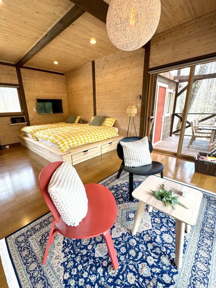 群馬県 北軽井沢・嬬恋・万座のコテージ｜Second House ホッポッタの写真：せせらぎを聞きながらティータイム