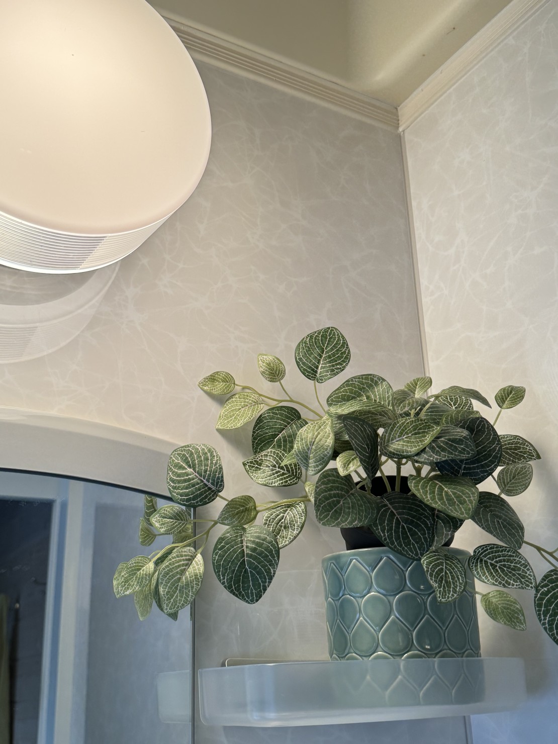 Second House ホッポッタ｜群馬県・北軽井沢・嬬恋・万座｜サウナ後はウッドデッキからすぐに浴室へ。少しぬるめの水風呂で整えていただけます。