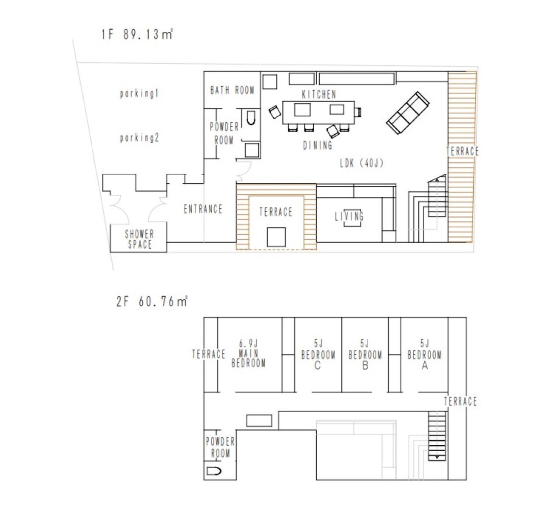 RE:VER北条｜千葉県・館山・南房総の間取り写真｜◆施設
一棟貸切りの別荘です。
1F：　リビング約40畳、キッチン、ダイニング、中庭(BBQスペース)、トイレ、洗面、浴室
2F：   洋室4部屋
　　　※9名までは3部屋のご利用になります。9名以下で4部屋ご利用の場合は別途4,000円(税別)かかります。ご連絡ください。
寝具：布団15組まで
駐車場：4台；敷地内2台、隣接2台
　　　　近隣コインパーキング　https://maps.app.goo.gl/x9cky6cc5auhRady9(ナビパーク館山北条第３駐車場、徒歩5分約 350ｍ)