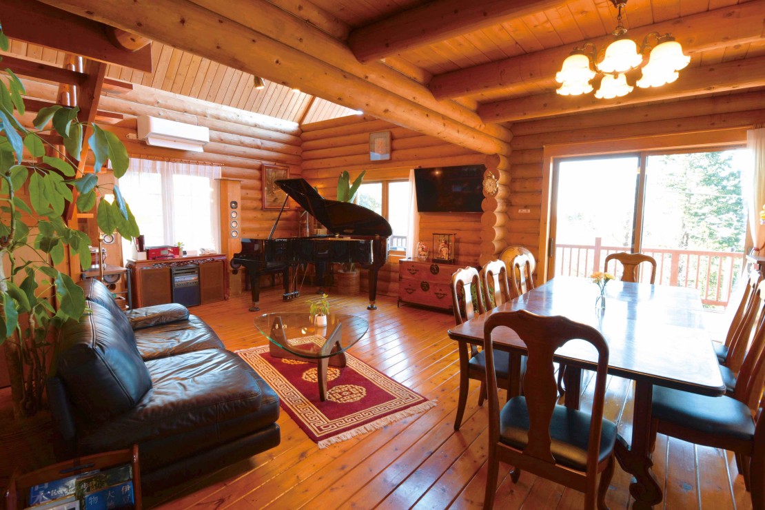 静岡県 中伊豆のコテージ｜南箱根タントンハウスの写真：１階リビングスペース