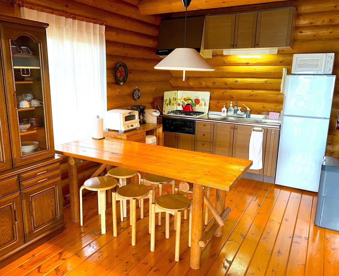 南箱根タントンハウス｜静岡県・中伊豆｜豊富な調理器具を用意したキッチン