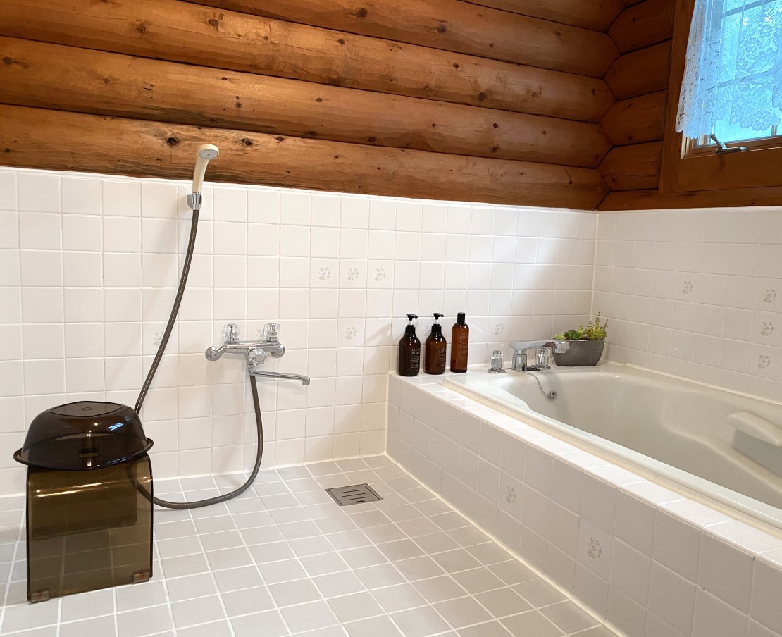 南箱根タントンハウス｜静岡県・中伊豆｜清潔で広々としたバスルーム