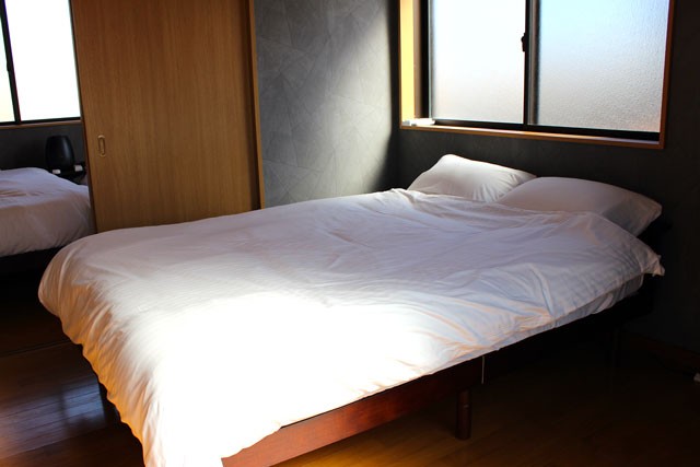 BOTH ISUMI｜千葉県・勝浦・鴨川｜B棟 ベッドルーム ダブルベッド 1台