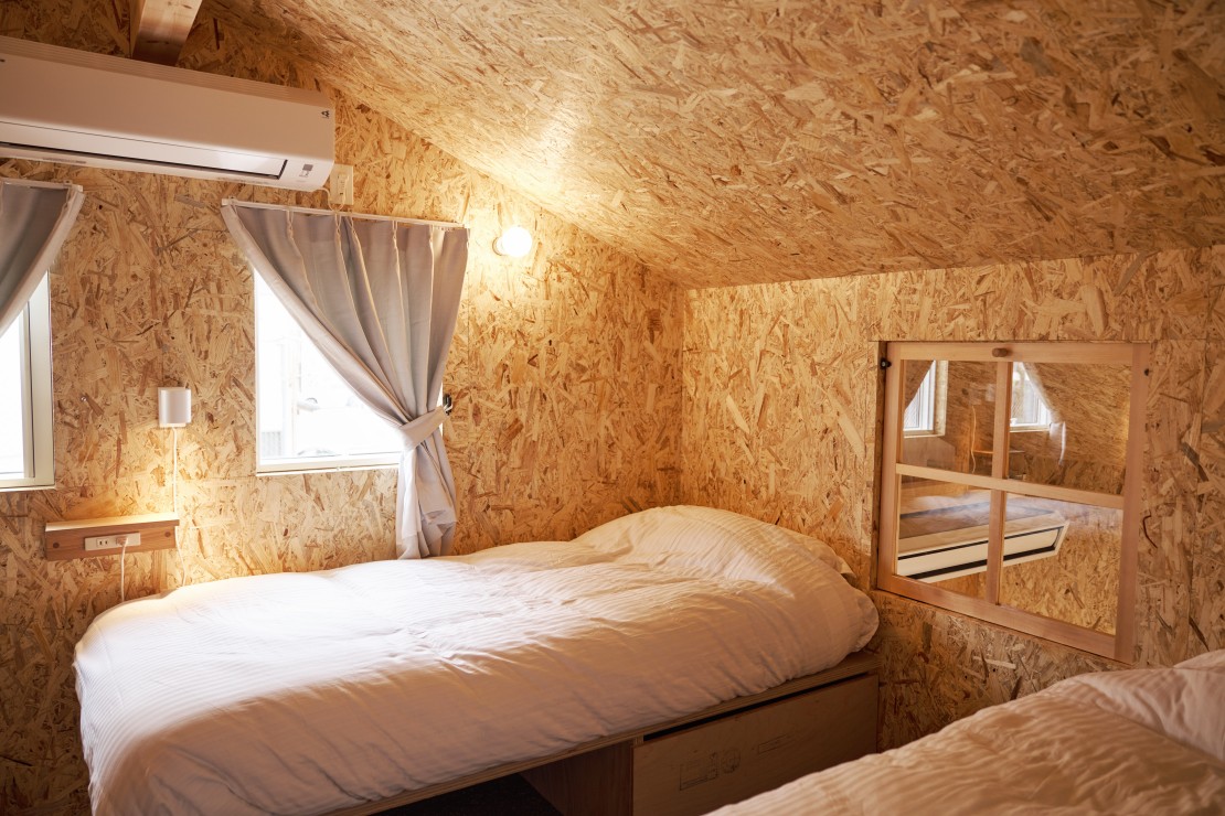 Bungalow One｜千葉県・勝浦・鴨川｜2階ベッドルーム(シングル4台)