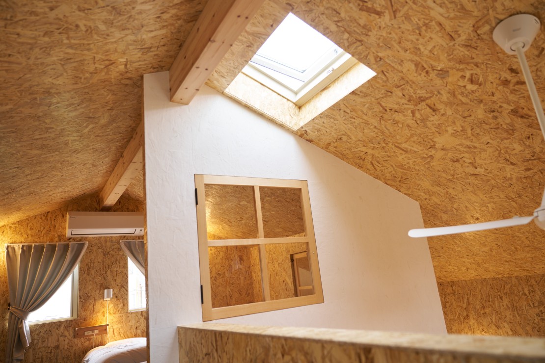 Bungalow One｜千葉県・勝浦・鴨川｜2階拭き抜け/明るい室内