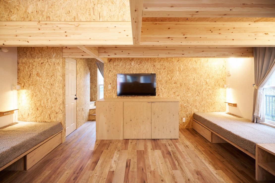 Bungalow One｜千葉県・勝浦・鴨川｜木のぬくもりのリビングエリア