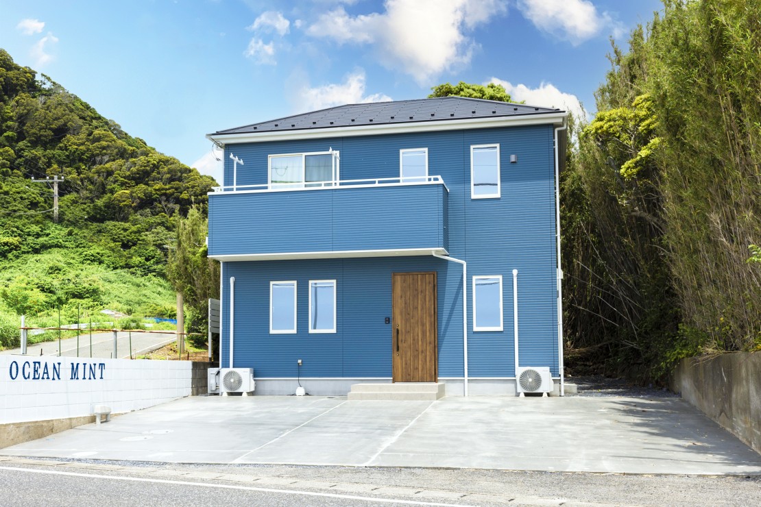 ocean kids mint｜千葉県・館山・南房総｜ブルーのかわいらしい外観です