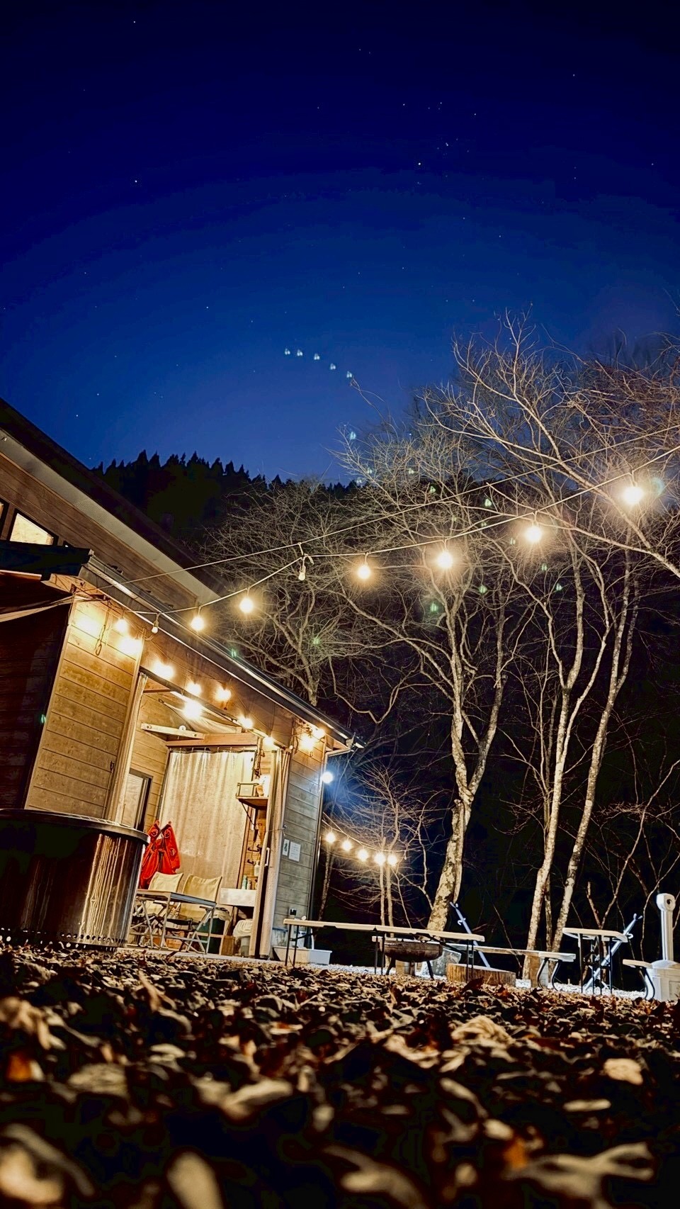 SNUG CAMP HOUSE｜山梨県・大月・都留｜夜でも明るくライトアップされて幻想空間！