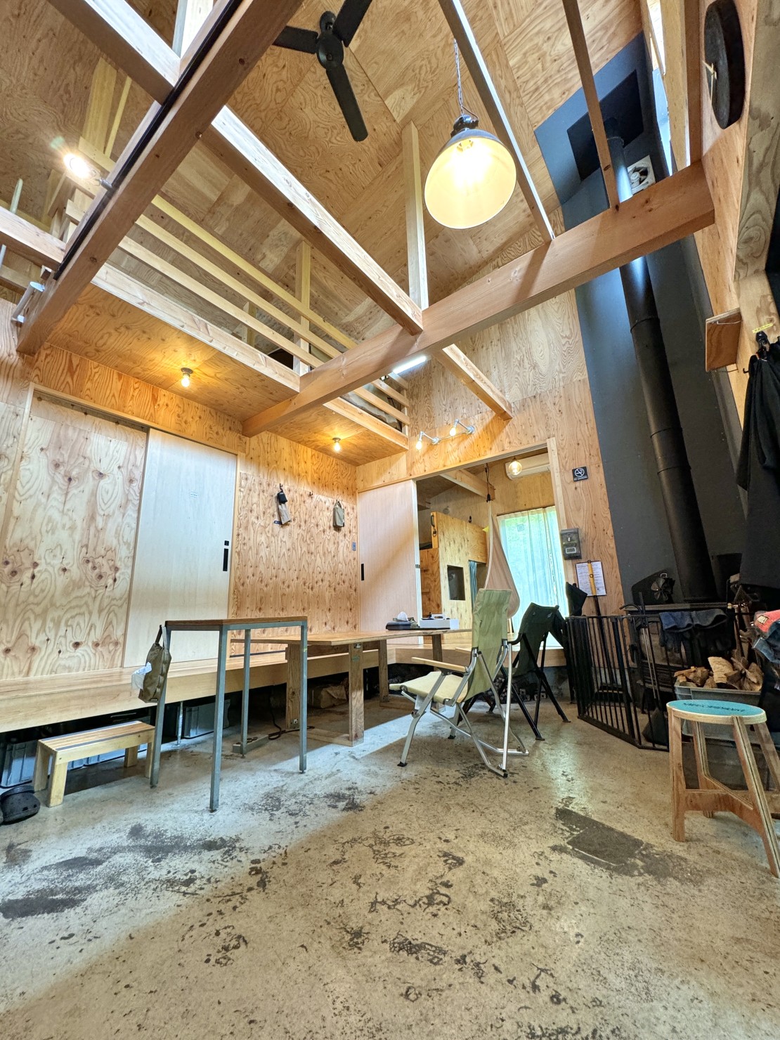 SNUG CAMP HOUSE｜山梨県・大月・都留｜吹き抜けの高い天井で更に広々空間！