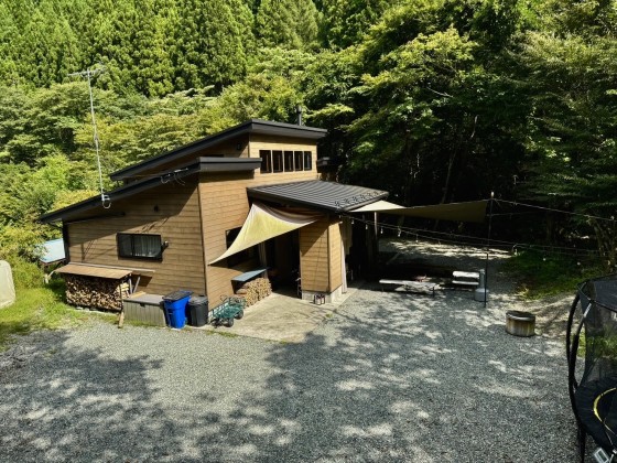 山梨県 大月・都留の貸別荘・コテージ｜SNUG CAMP HOUSE：庭付き