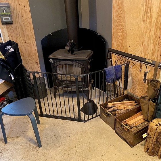 山梨県 大月・都留の貸別荘・コテージ｜SNUG CAMP HOUSE：薪ストーブ