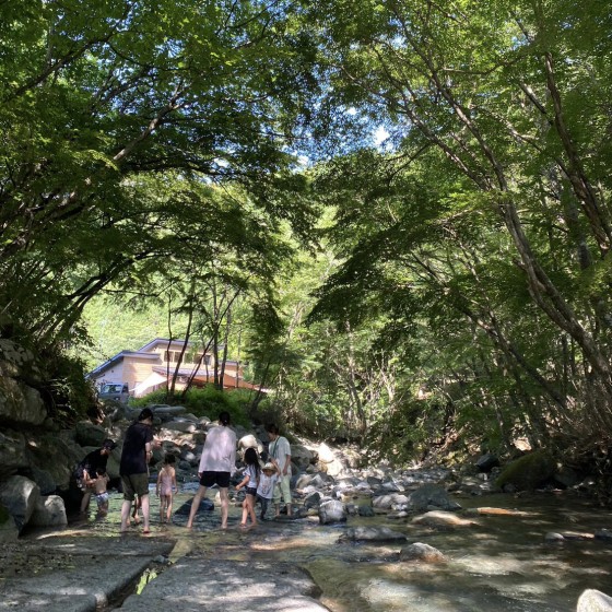 山梨県 大月・都留の貸別荘・コテージ｜SNUG CAMP HOUSE：大人数