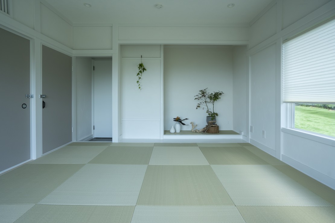izukougen366八幡野｜静岡県・伊豆高原｜寝室②（和室）です。
モダンな畳のお部屋でのびのびリラックス。