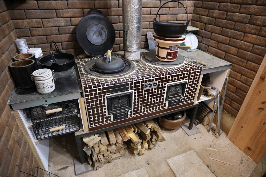 昭和体験宿Rin｜茨城県・霞ヶ浦・土浦・鹿島・潮来｜おくどさん（かまど）
薪の高火力で美味しいご飯が炊けます