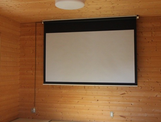 山梨県 八ヶ岳・清里・小淵沢・大泉の貸別荘・コテージ｜TYY八ヶ岳Base：プロジェクター