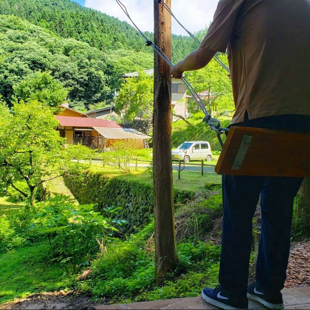 古民家の宿 金木｜群馬県・四万・吾妻・川原湯｜敷地内のハイジブランコ（ちょっと勇気いります）
