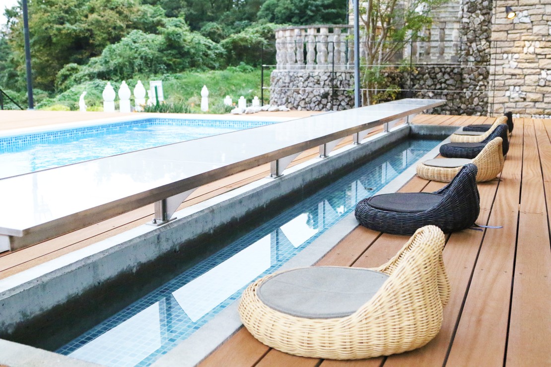 伊豆高原 Villa Michael｜静岡県・伊豆高原｜足湯に浸かり温まりながらオーシャンビューの絶景を見ることができます