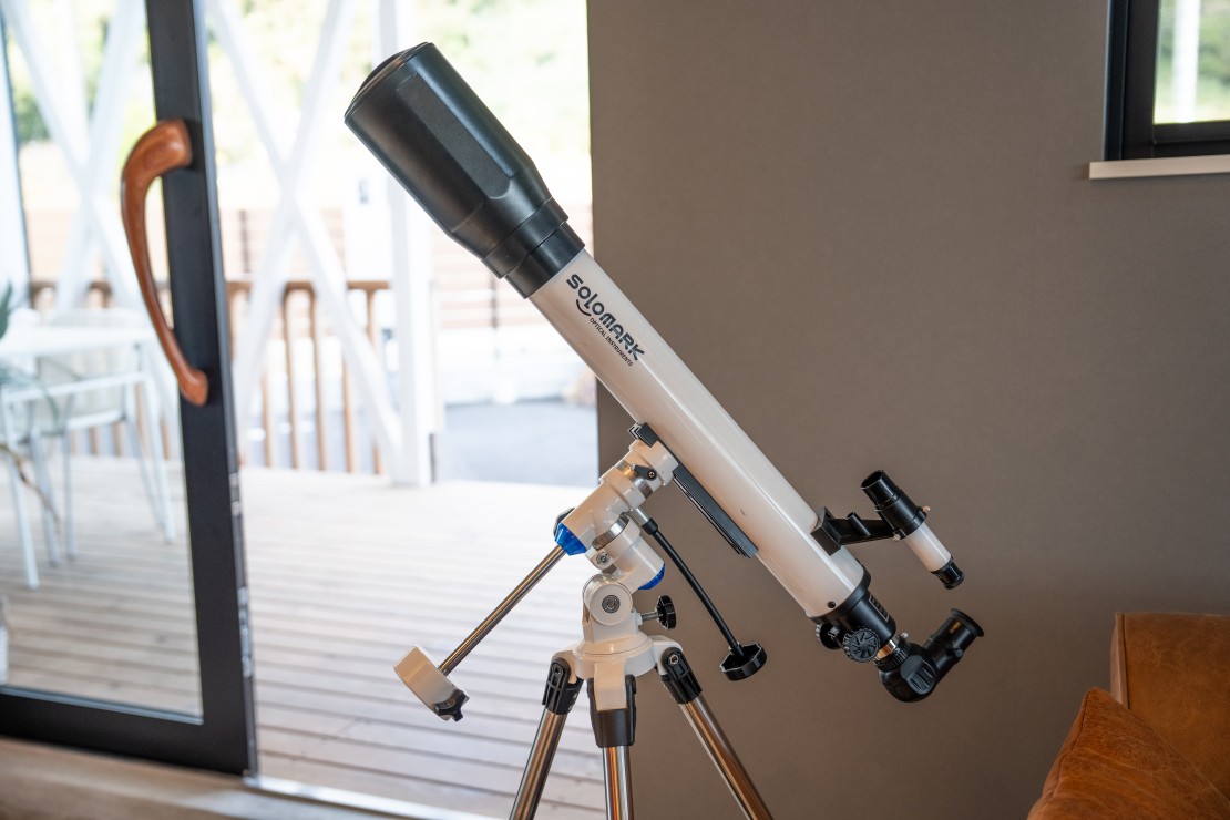 TAVISTAR｜千葉県・館山・南房総｜時間とともに移り変わる雄大な星空を、スカイテラスでゆっくりと観察してみませんか？TAVISTARでは天体観測用に望遠鏡を貸し出しています。街中ではなかなか出会えない無数の星々がはっきりと観えますよ。