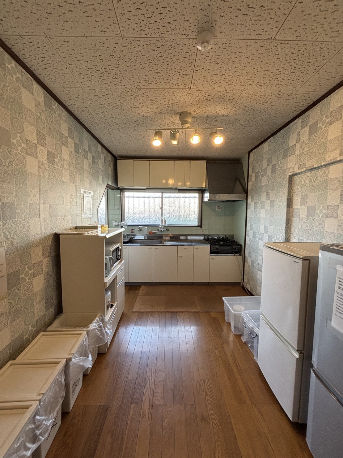 シグナルリゾート｜千葉県・九十九里・銚子｜キッチン
冷蔵庫　170リットル×2台