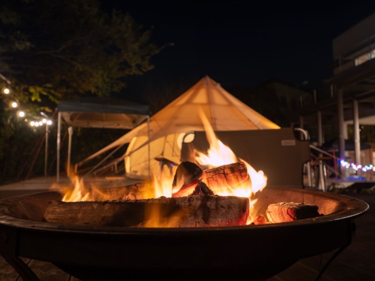 千葉県 木更津・君津・富津のグランピング｜Rivage Blueの写真：テントと焚き火