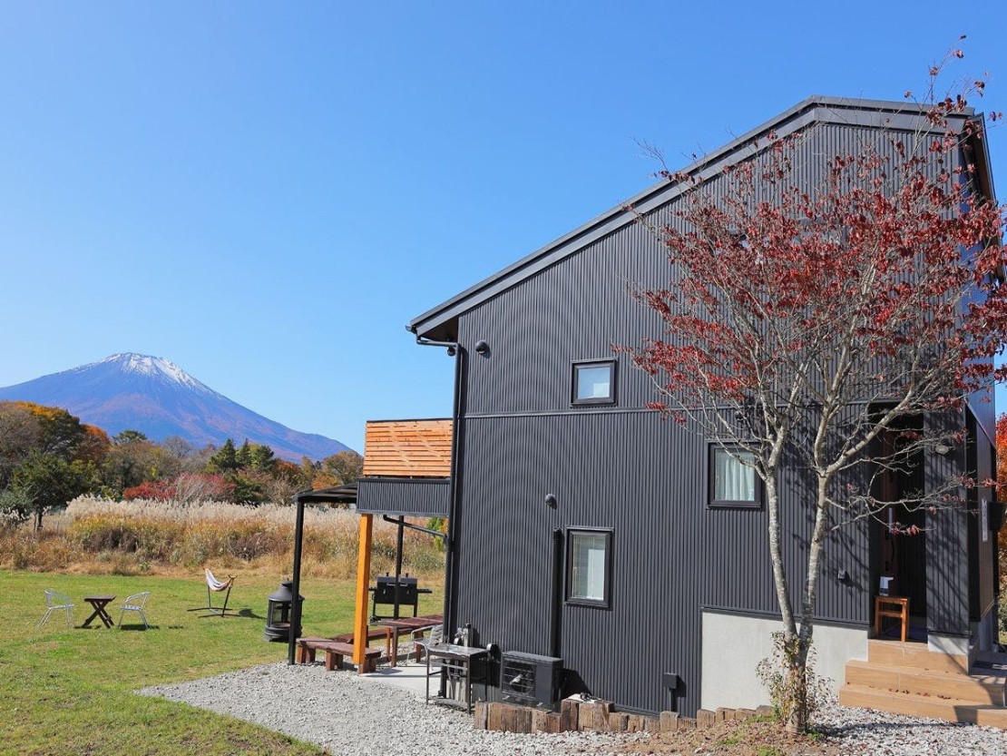 山梨県 山中湖・忍野のコテージ｜Designers Cottage SilverSprayの写真：全室富士山ビューのデザイナーズ空間