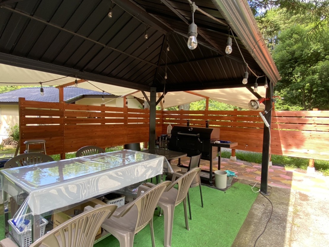コテージEDEN｜山梨県・八ヶ岳・清里・小淵沢・大泉｜BBQ場所あり。
道具、炭など貸し出し有り(有料)
食材、1人2,000円〜事前予約
持ち込みは全て無料