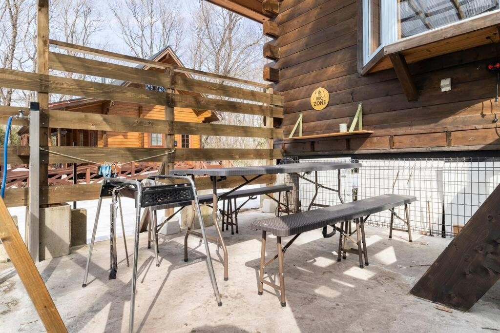 コテージLog｜栃木県・那須・板室｜屋根付きBBQスペース