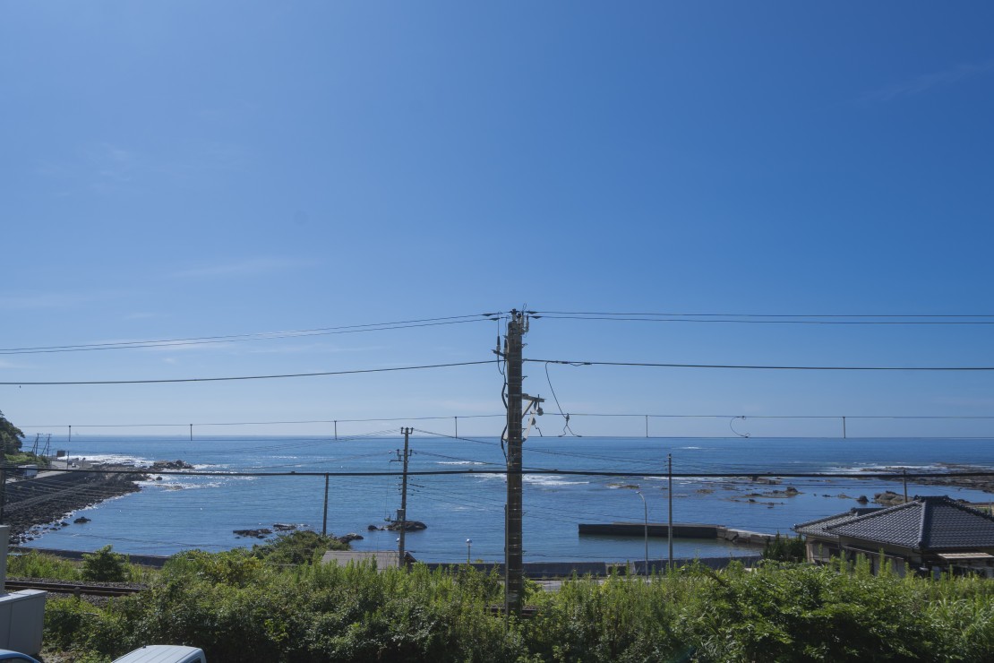 teto｜千葉県・勝浦・鴨川｜２階洋室からの眺め。一面に太平洋が。
