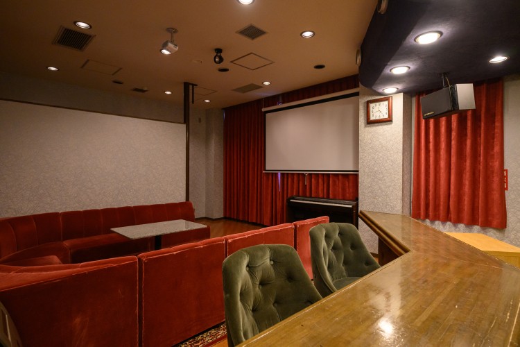 静岡県 伊豆高原のコテージ｜伊豆irohaの写真：カラオケ＆Barもご一緒に。