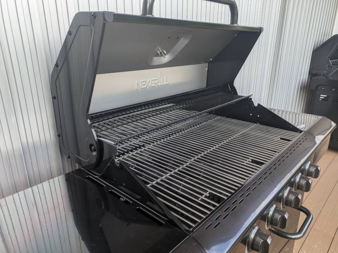 伊豆iroha｜静岡県・伊豆高原｜大型のガスグリルをご用意しました。15名様まで対応可能なグリルを２台と小型のグリルを2台ご用意しております。人数に合わせてご利用いただけます。