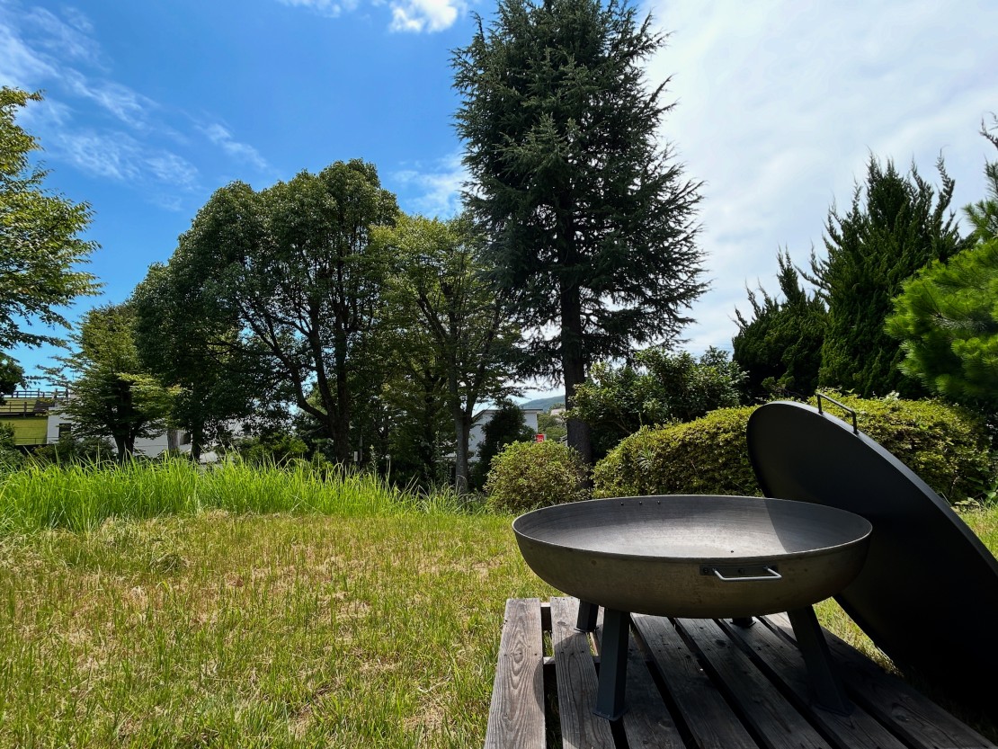 伊豆iroha｜静岡県・伊豆高原｜BBQ場のすぐ横にはキャンプファイヤー設備もご用意しました。別料金ではありますが、花火もこちらでご利用可能です。
