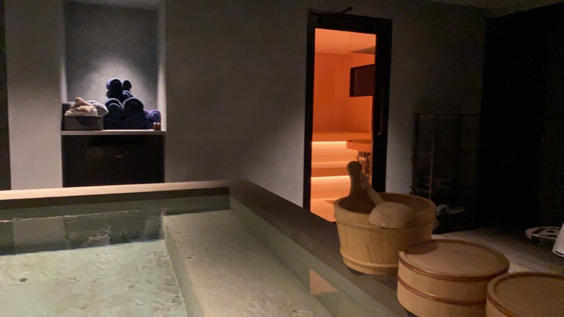 波空-Akazawa-｜静岡県・伊豆高原｜サウナから水風呂までの距離！ほぼゼロです。貸切だから出来る・・・そのまま飛び込みもOKです。