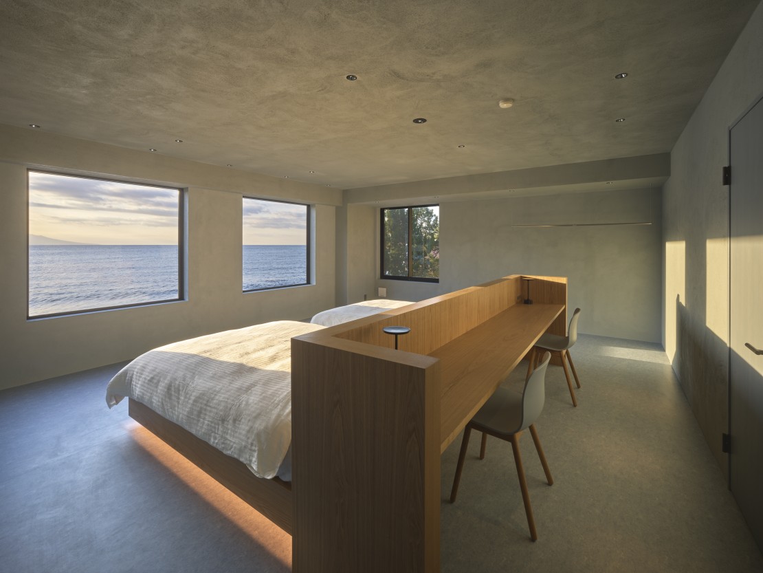 波空-Akazawa-｜静岡県・伊豆高原｜2Fのベッドルームからも絶景がお楽しみいただけます。