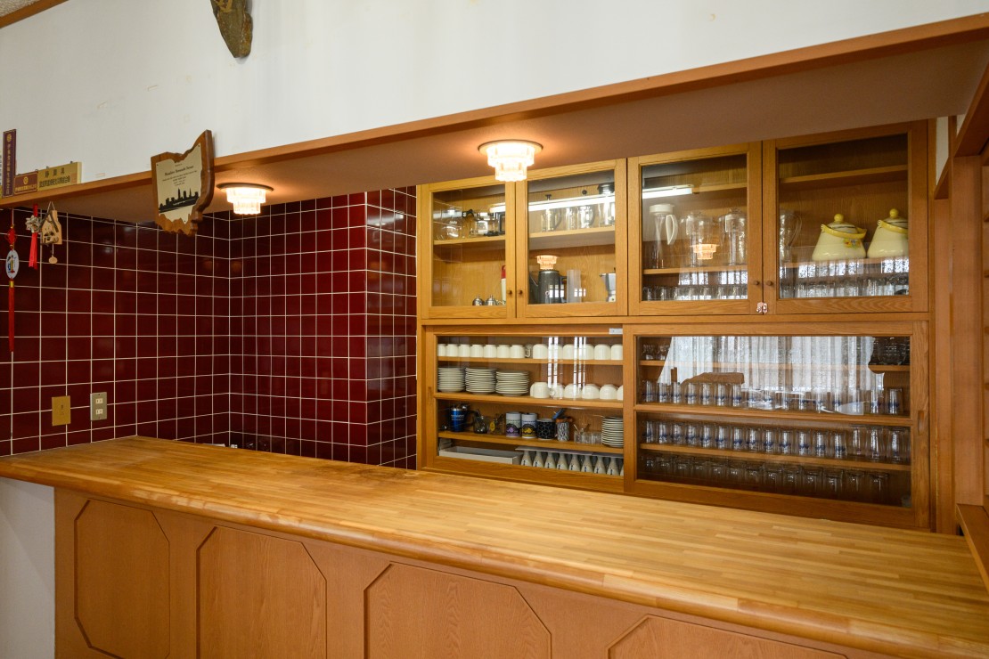 無限館｜静岡県・伊豆高原｜バーカウンターを完備。